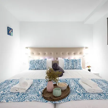 Pier 31 Apartment *
