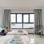 Pier 31 Apartment