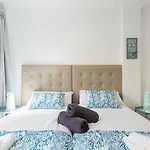 Pier 31 Apartment